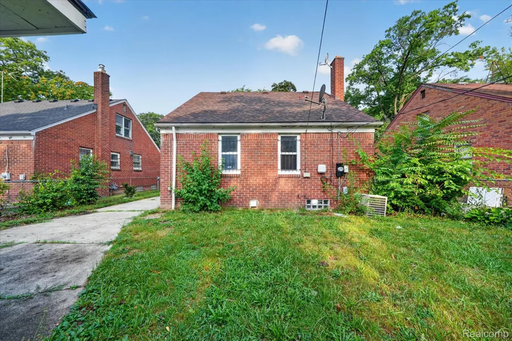 19490 Greenview Avenue Detroit City, MI 48219