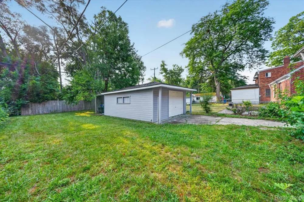 19490 Greenview Avenue Detroit City, MI 48219