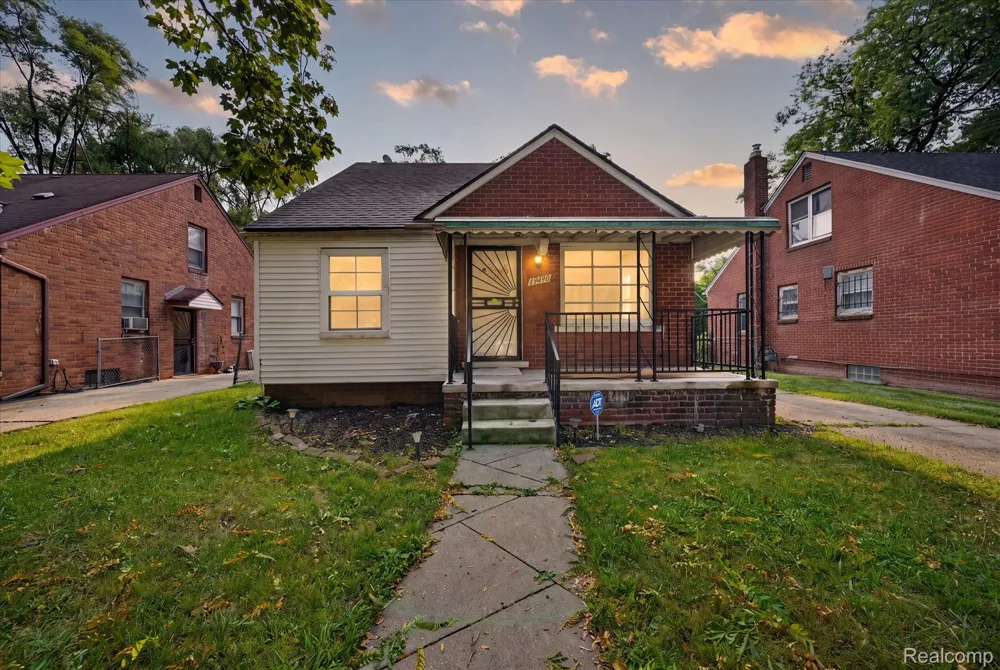 19490 Greenview Avenue Detroit City, MI 48219