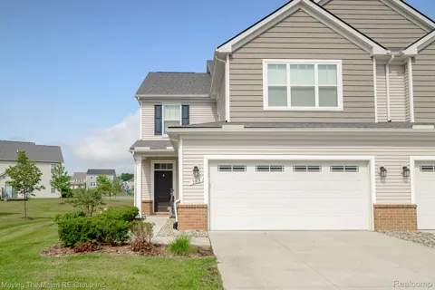 305 Angus Lane
