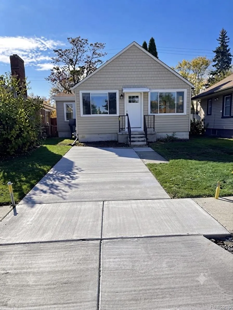 557 WHITE AVENUE Lincoln Park City, MI 48146