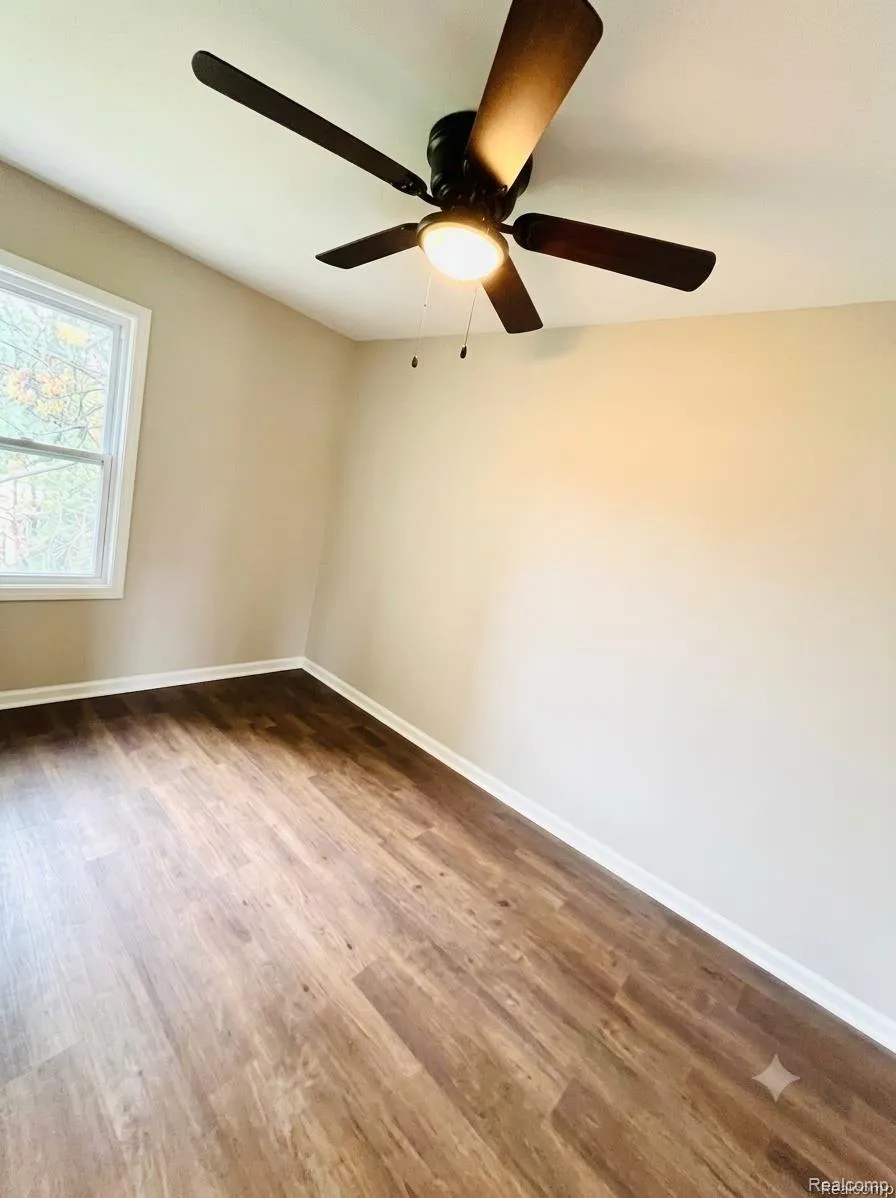 557 WHITE AVENUE Lincoln Park City, MI 48146