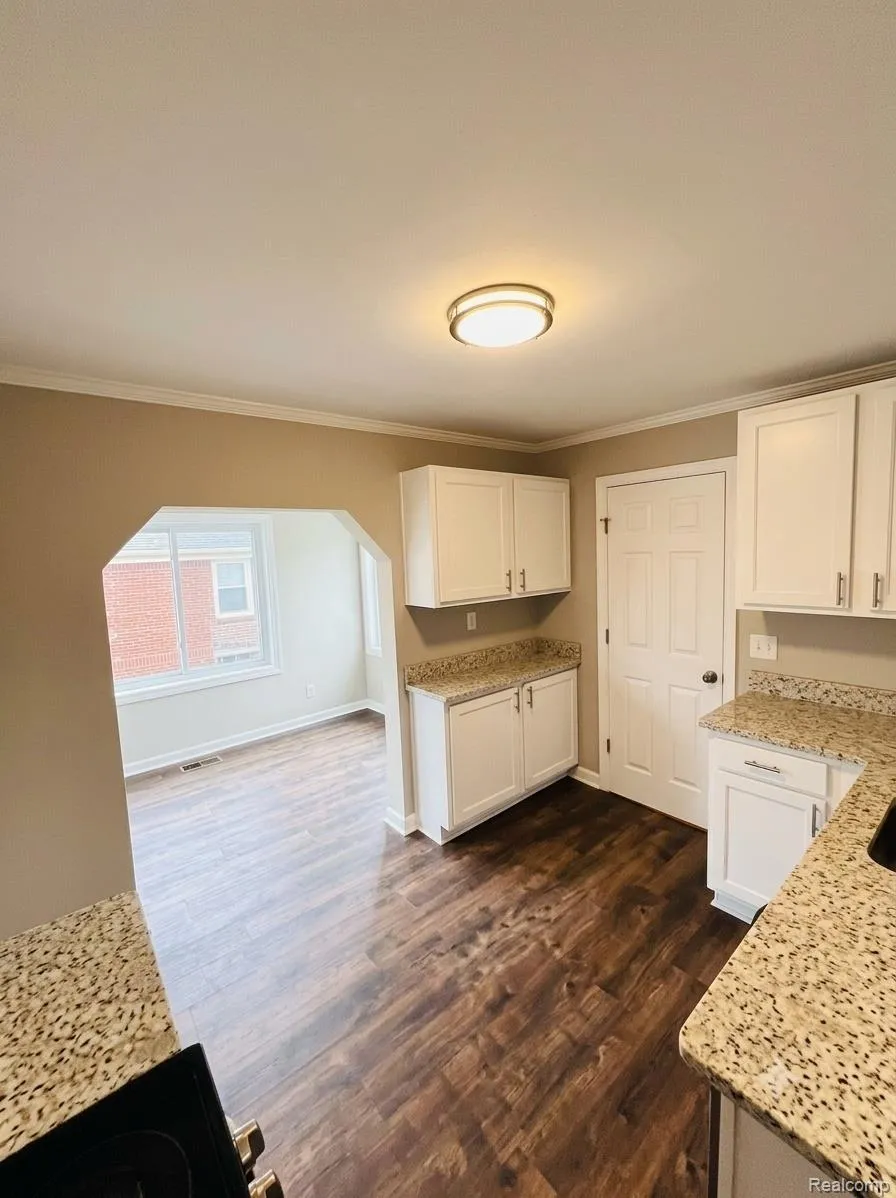 557 WHITE AVENUE Lincoln Park City, MI 48146