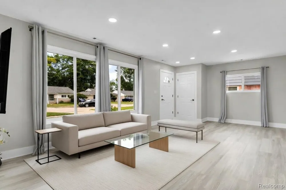 25452 Miracle Drive Madison Heights City, MI 48071