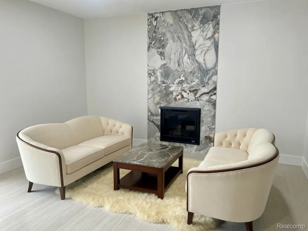 25452 Miracle Drive Madison Heights City, MI 48071
