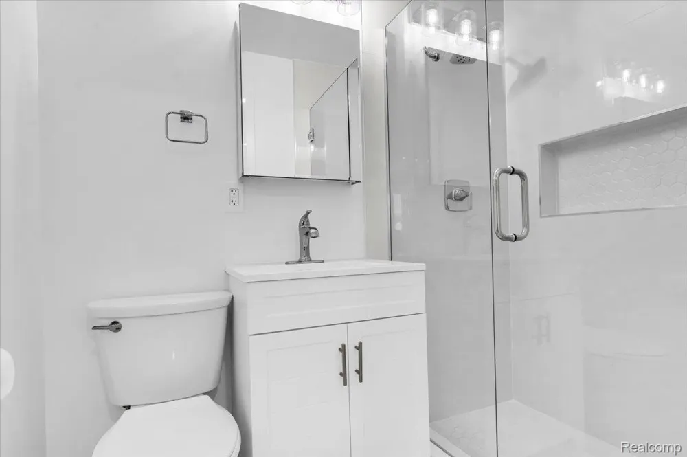 25452 Miracle Drive Madison Heights City, MI 48071