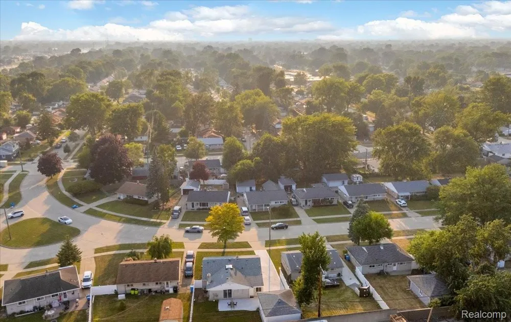 25452 Miracle Drive Madison Heights City, MI 48071