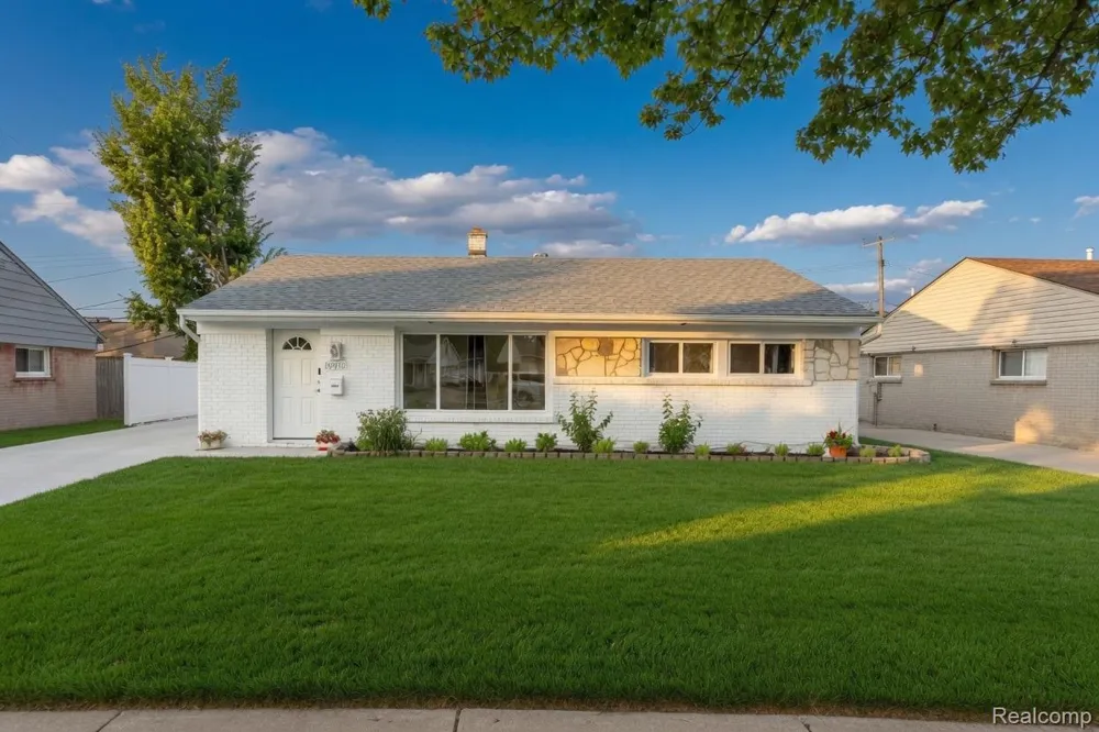 25452 Miracle Drive Madison Heights City, MI 48071