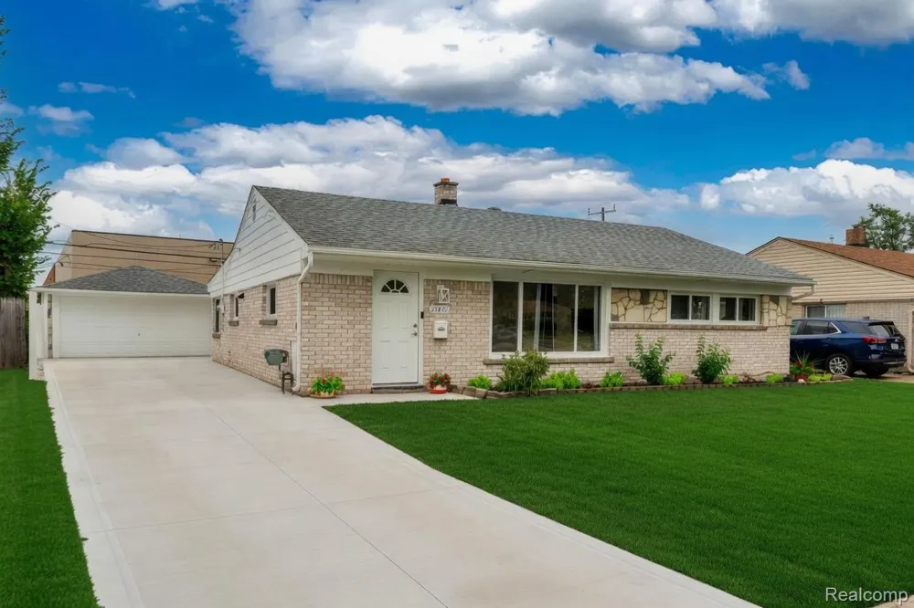 25452 Miracle Drive Madison Heights City, MI 48071