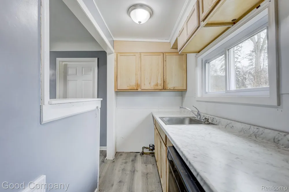 1377 Dorothea Road Berkley City, MI 48072