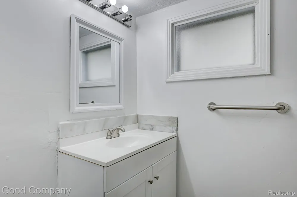 1377 Dorothea Road Berkley City, MI 48072