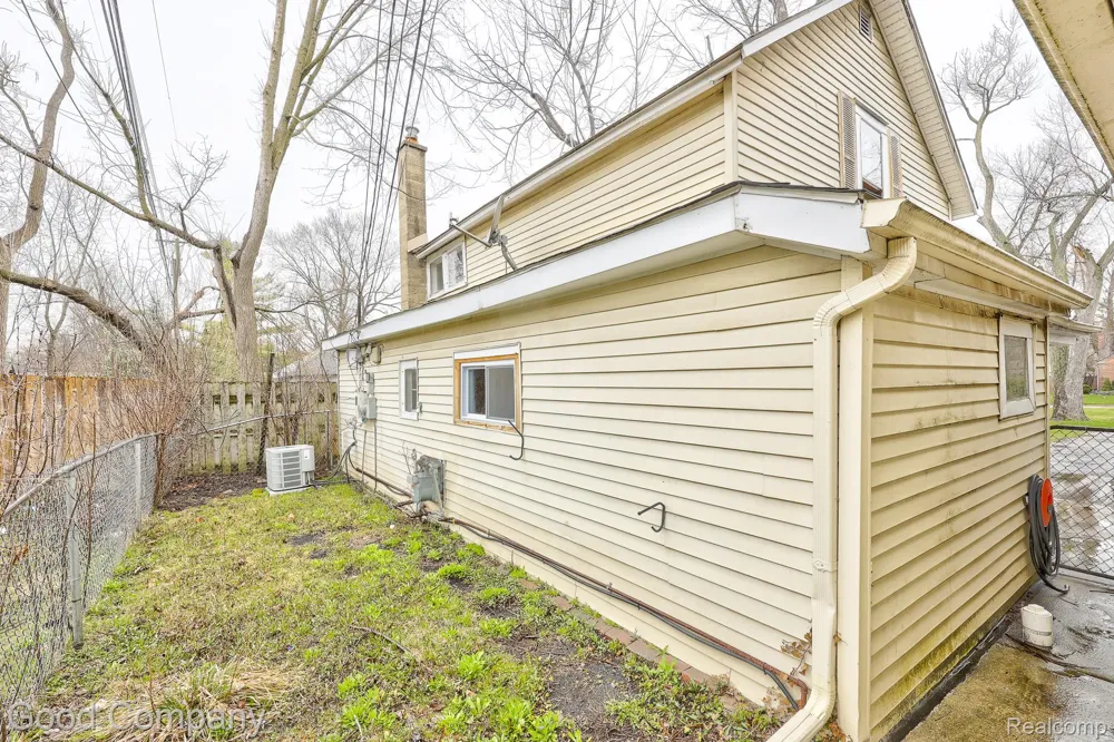 1377 Dorothea Road Berkley City, MI 48072