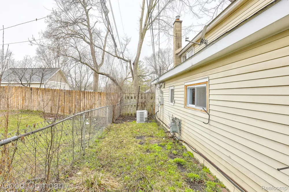 1377 Dorothea Road Berkley City, MI 48072