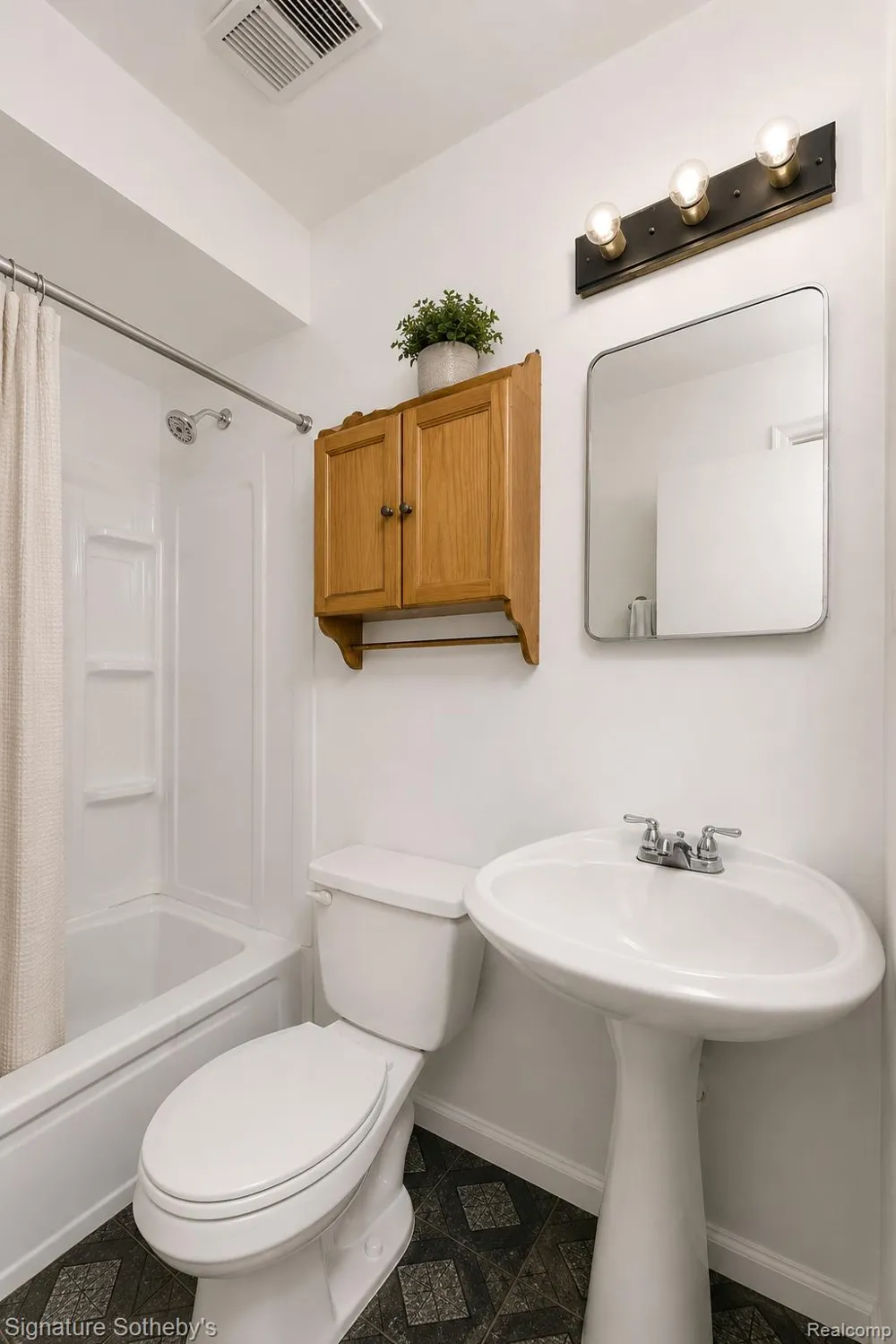 241 W Yale Avenue Pontiac City, MI 48340