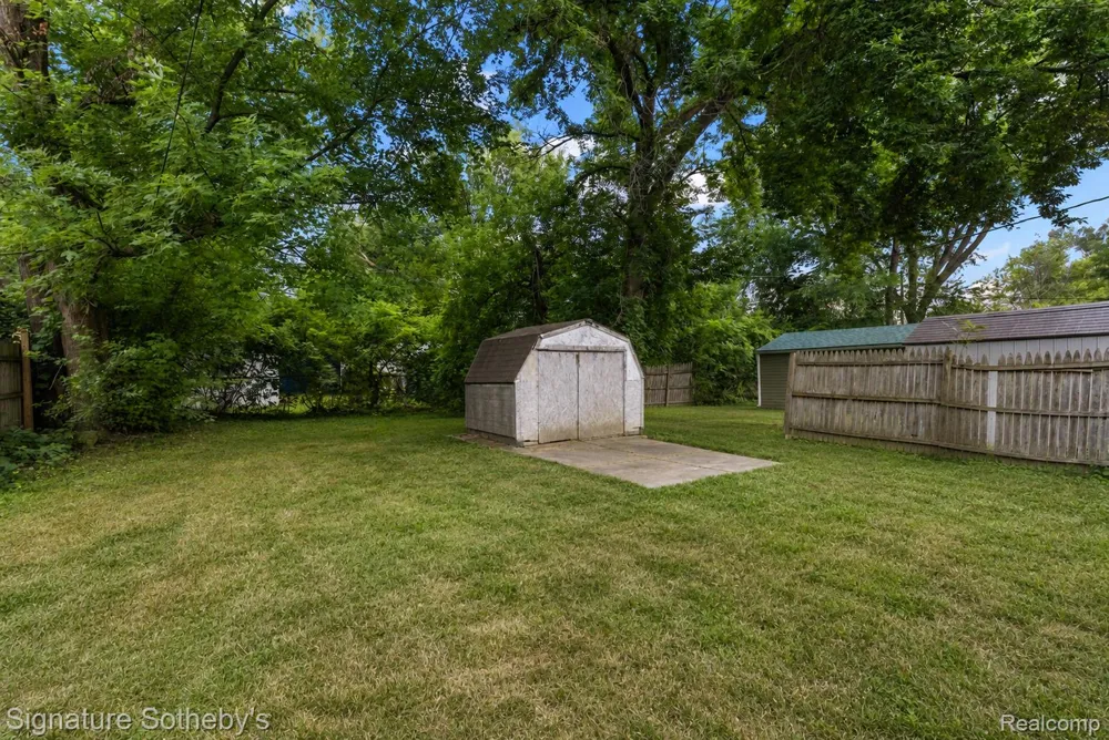 241 W Yale Avenue Pontiac City, MI 48340