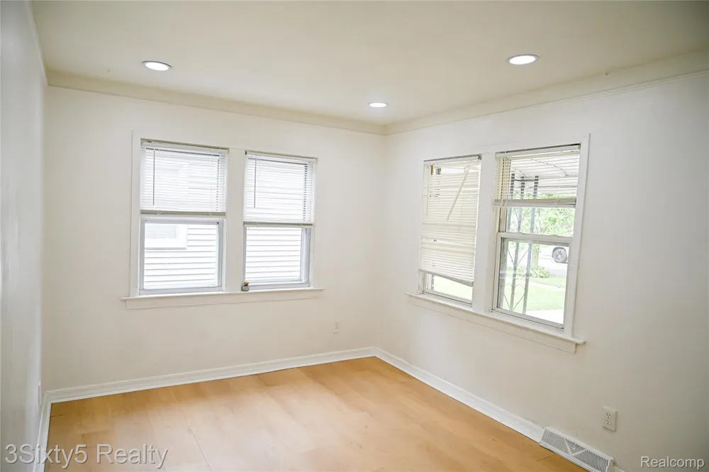 19357 Centralia Redford Charter Township, MI 48240