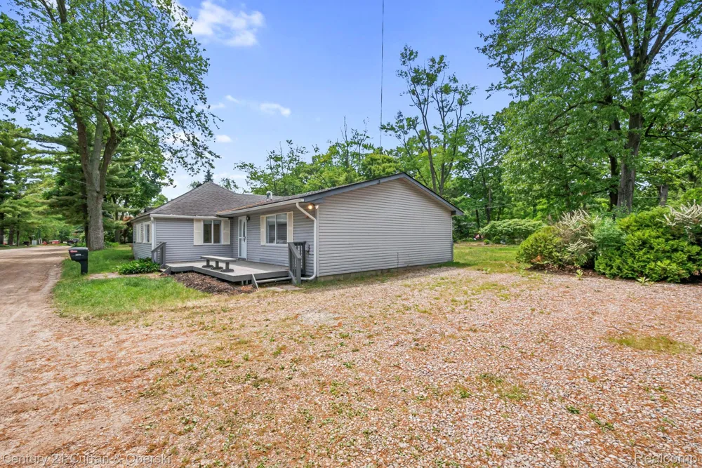 2374 Lakena Road West Bloomfield Charter Township, MI 48324