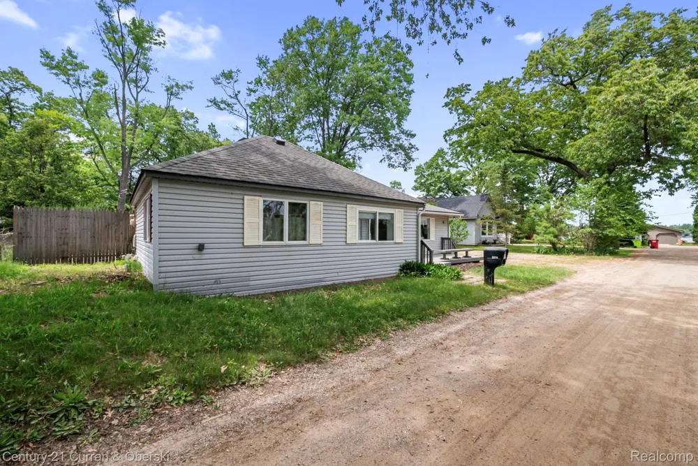 2374 Lakena Road West Bloomfield Charter Township, MI 48324