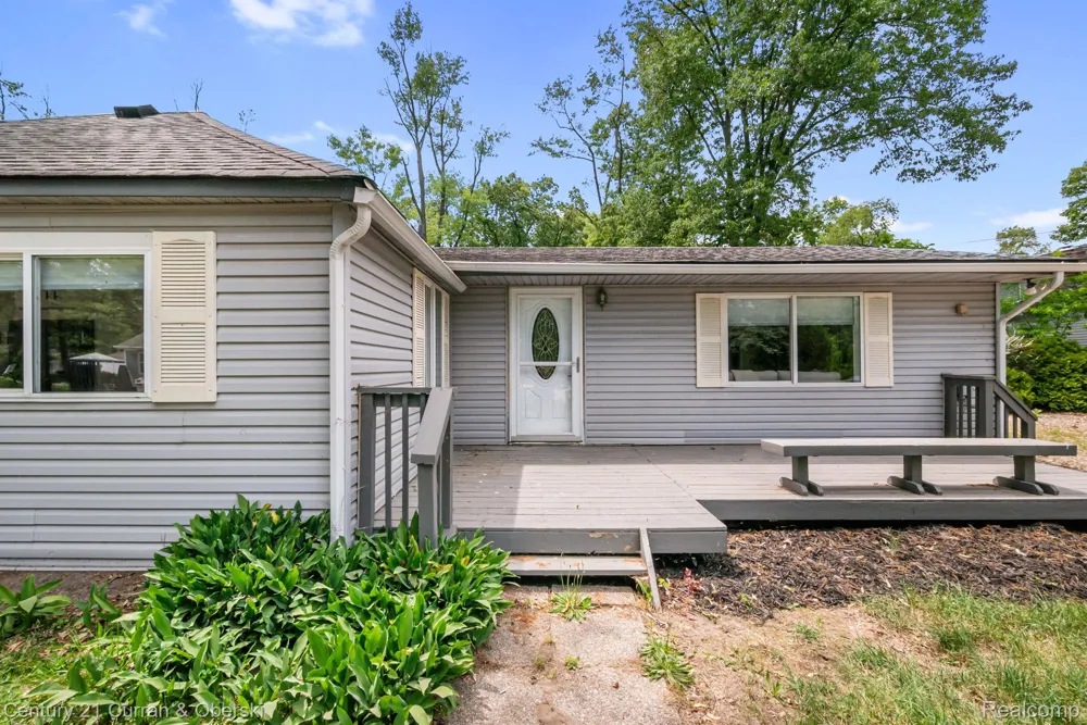 2374 Lakena Road West Bloomfield Charter Township, MI 48324