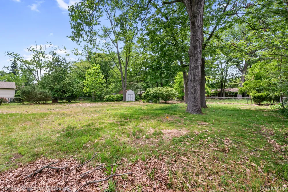 2374 Lakena Road West Bloomfield Charter Township, MI 48324