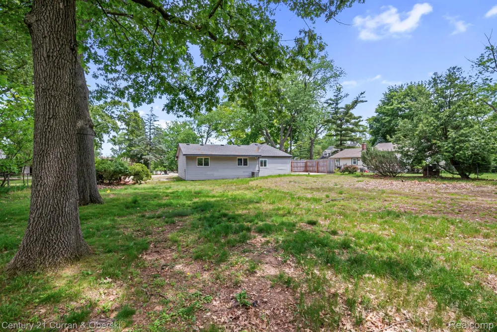 2374 Lakena Road West Bloomfield Charter Township, MI 48324