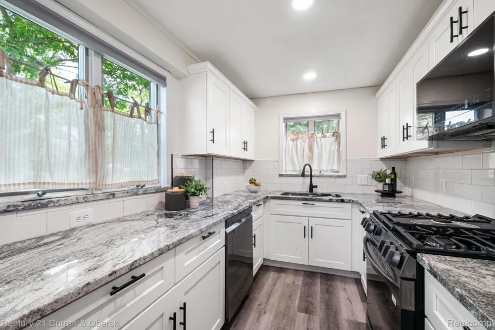 2374 Lakena Road West Bloomfield Charter Township, MI 48324