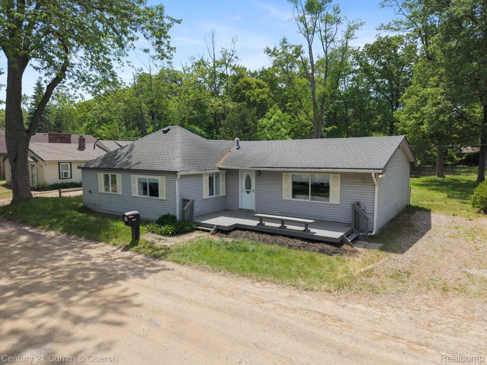 2374 Lakena Road West Bloomfield Charter Township, MI 48324