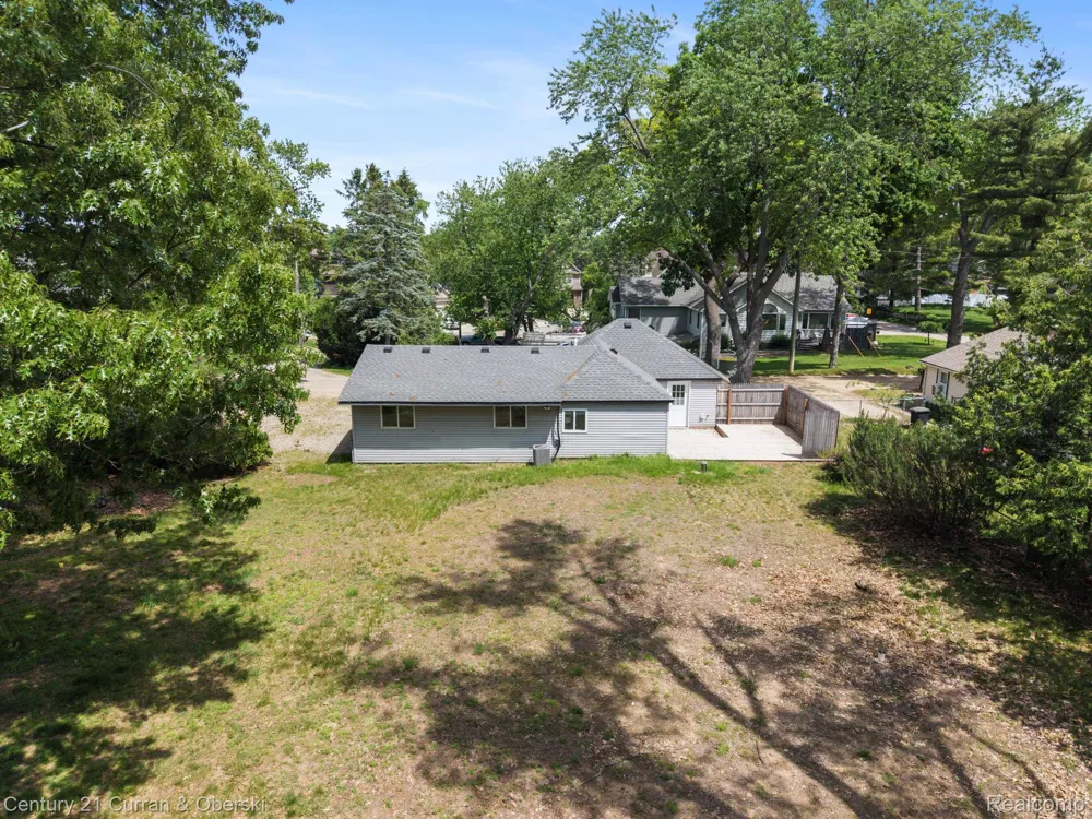 2374 Lakena Road West Bloomfield Charter Township, MI 48324