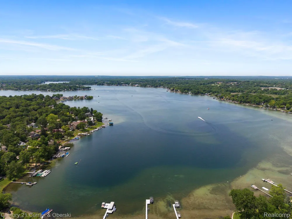 2374 Lakena Road West Bloomfield Charter Township, MI 48324