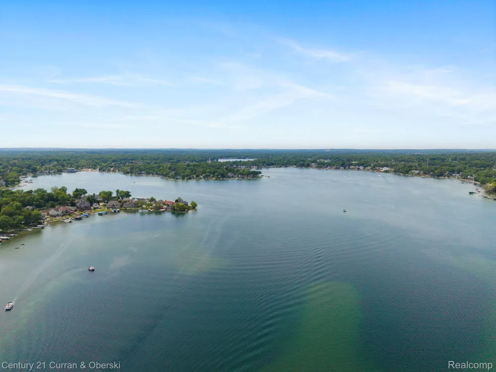 2374 Lakena Road West Bloomfield Charter Township, MI 48324