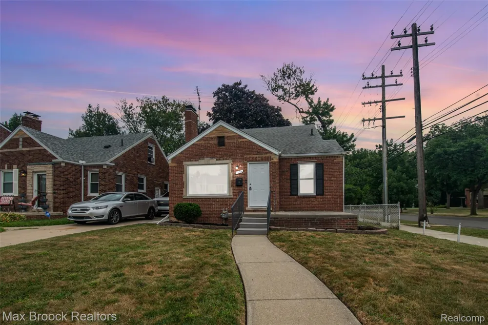 18904 Mallina Street Grosse Pointe City, MI 48236