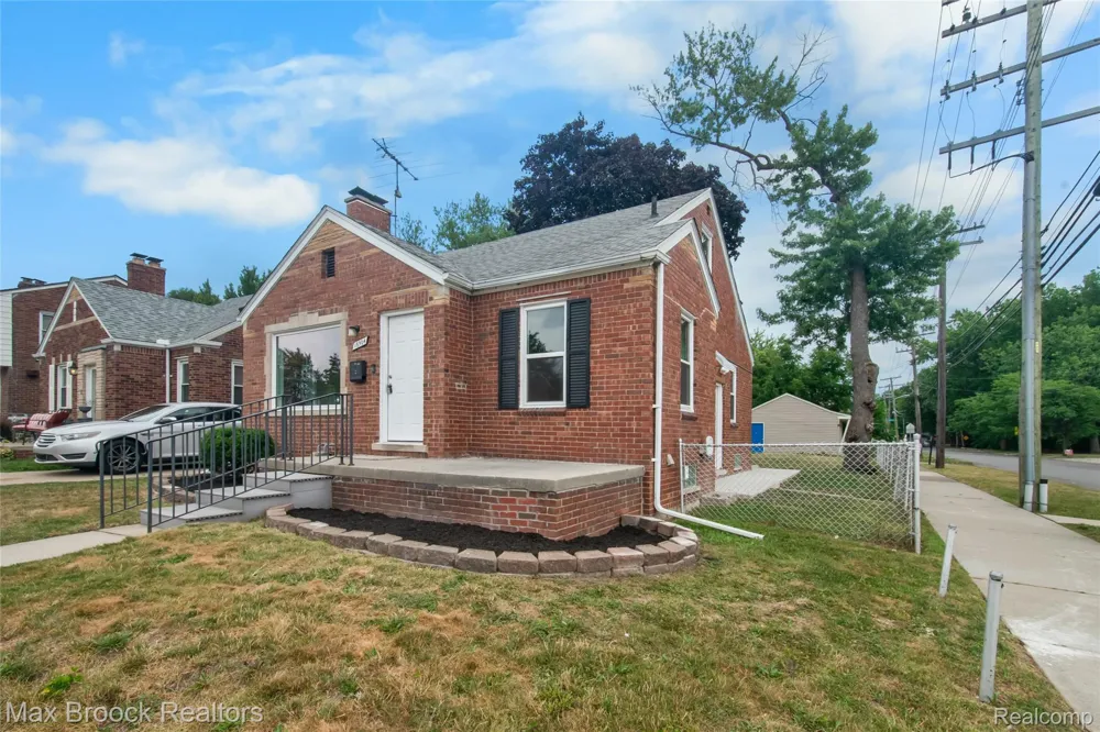 18904 Mallina Street Grosse Pointe City, MI 48236