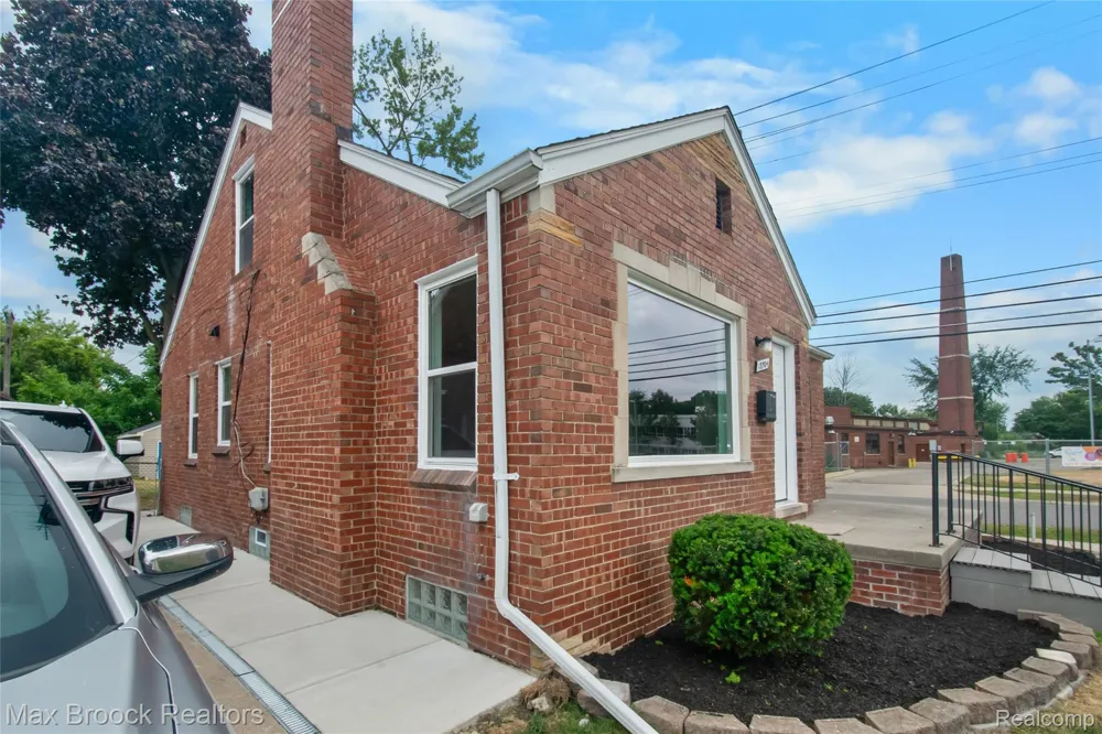 18904 Mallina Street Grosse Pointe City, MI 48236