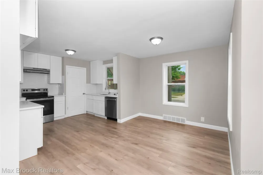 18904 Mallina Street Grosse Pointe City, MI 48236
