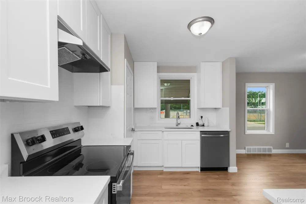 18904 Mallina Street Grosse Pointe City, MI 48236