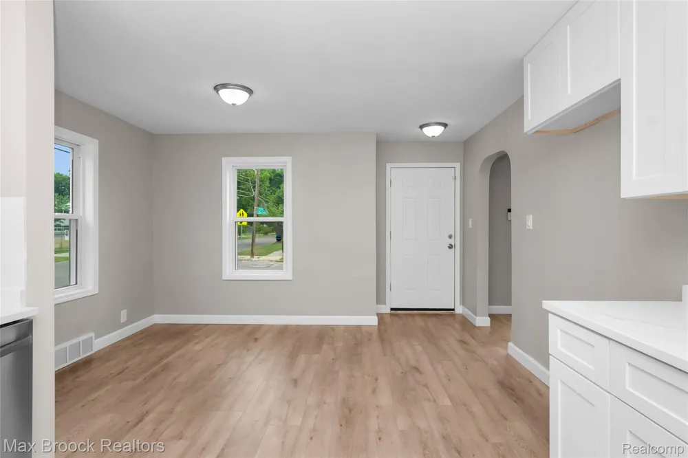 18904 Mallina Street Grosse Pointe City, MI 48236