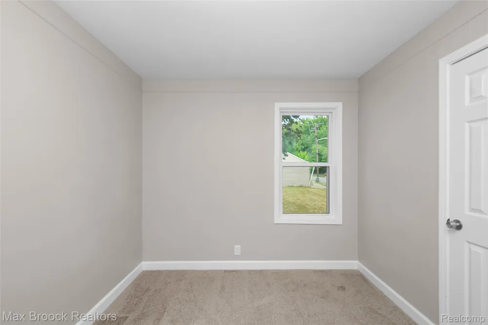 18904 Mallina Street Grosse Pointe City, MI 48236