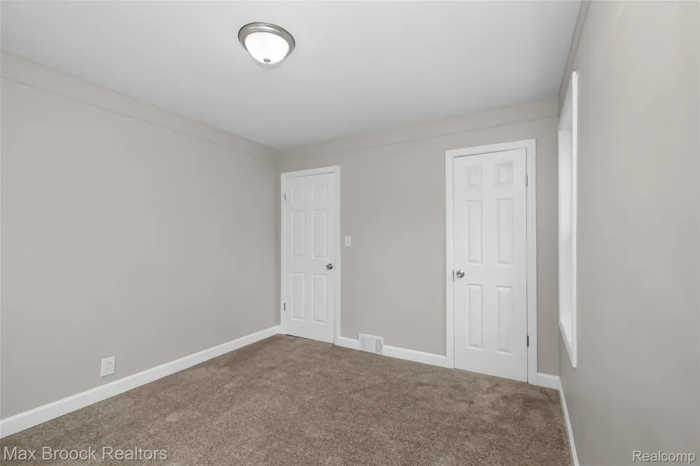 18904 Mallina Street Grosse Pointe City, MI 48236