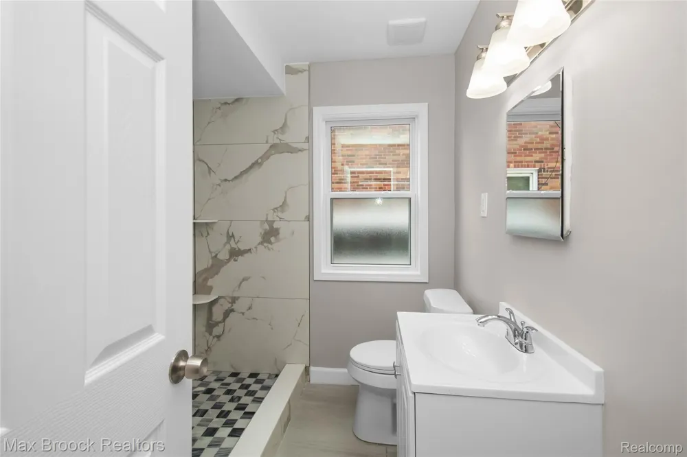18904 Mallina Street Grosse Pointe City, MI 48236