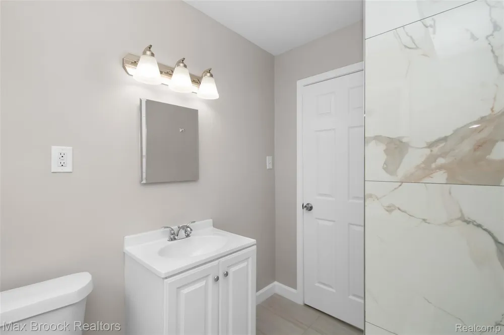 18904 Mallina Street Grosse Pointe City, MI 48236