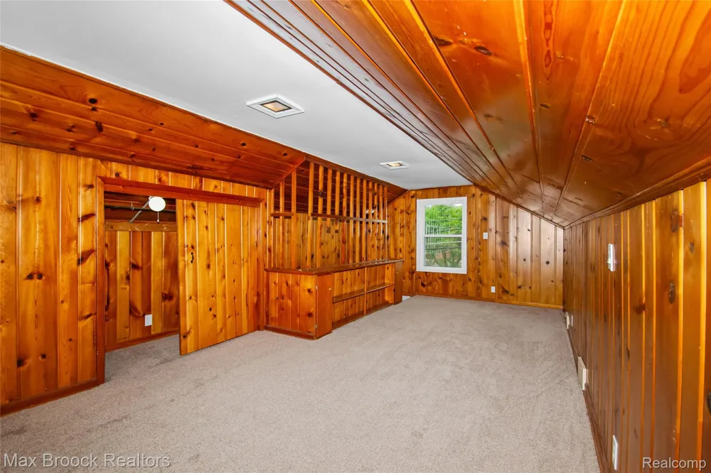 18904 Mallina Street Grosse Pointe City, MI 48236