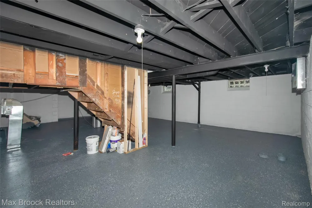 18904 Mallina Street Grosse Pointe City, MI 48236