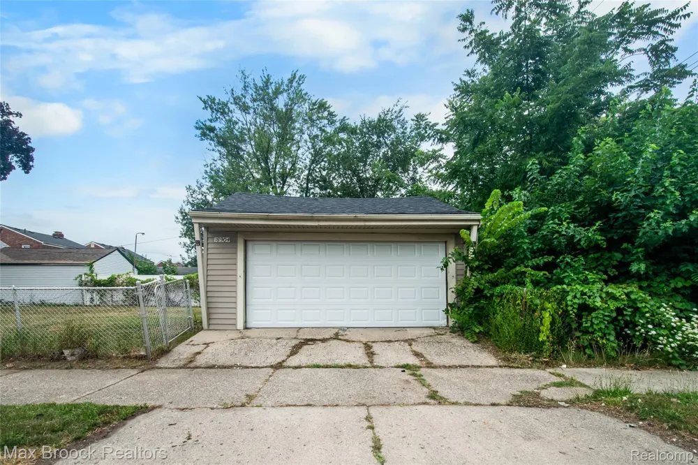 18904 Mallina Street Grosse Pointe City, MI 48236