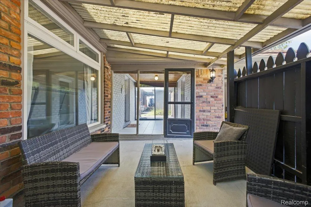 20691 Wedgewood Drive Grosse Pointe Woods City, MI 48236