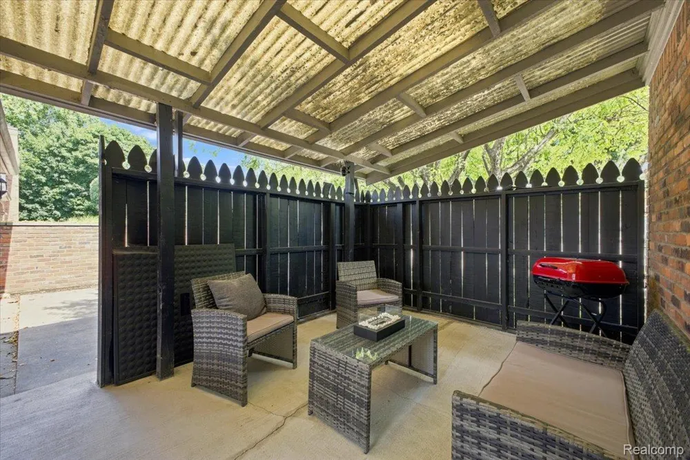 20691 Wedgewood Drive Grosse Pointe Woods City, MI 48236