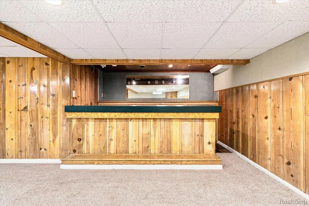 20691 Wedgewood Drive Grosse Pointe Woods City, MI 48236