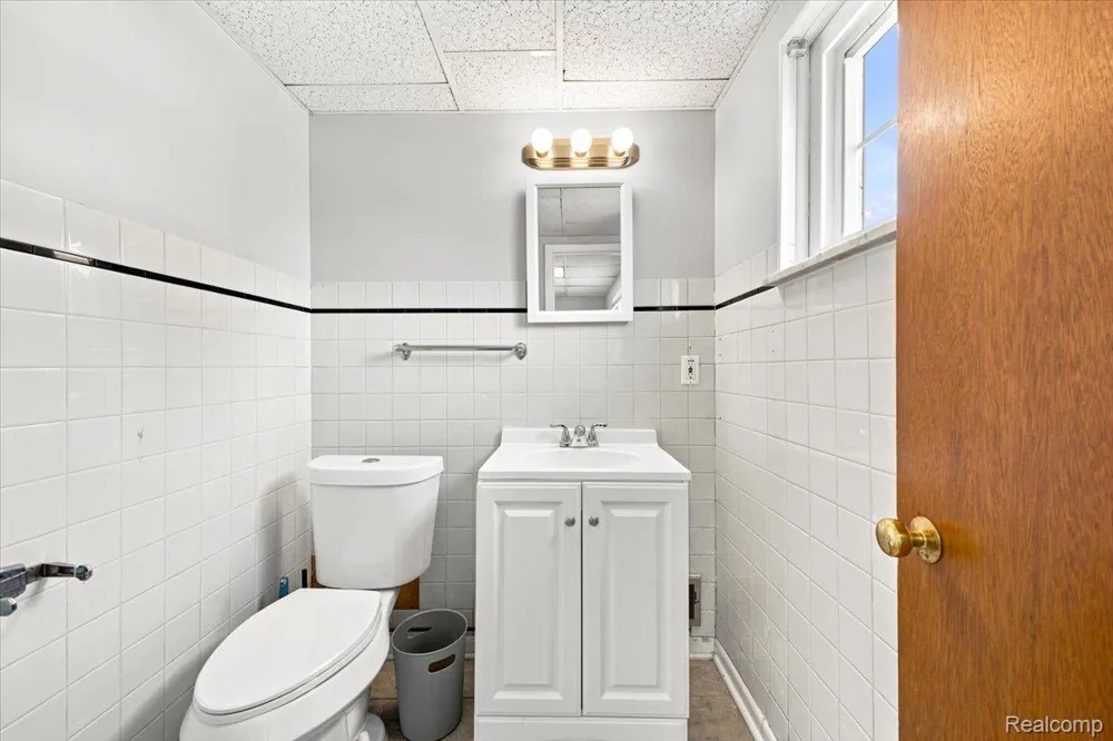 20691 Wedgewood Drive Grosse Pointe Woods City, MI 48236