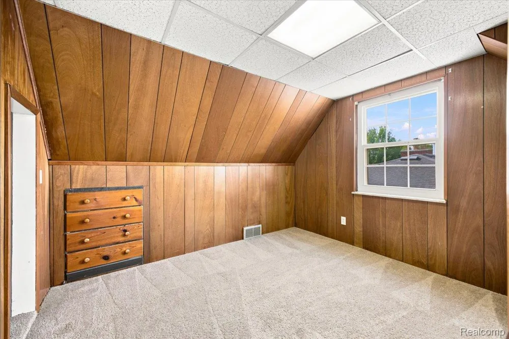 20691 Wedgewood Drive Grosse Pointe Woods City, MI 48236