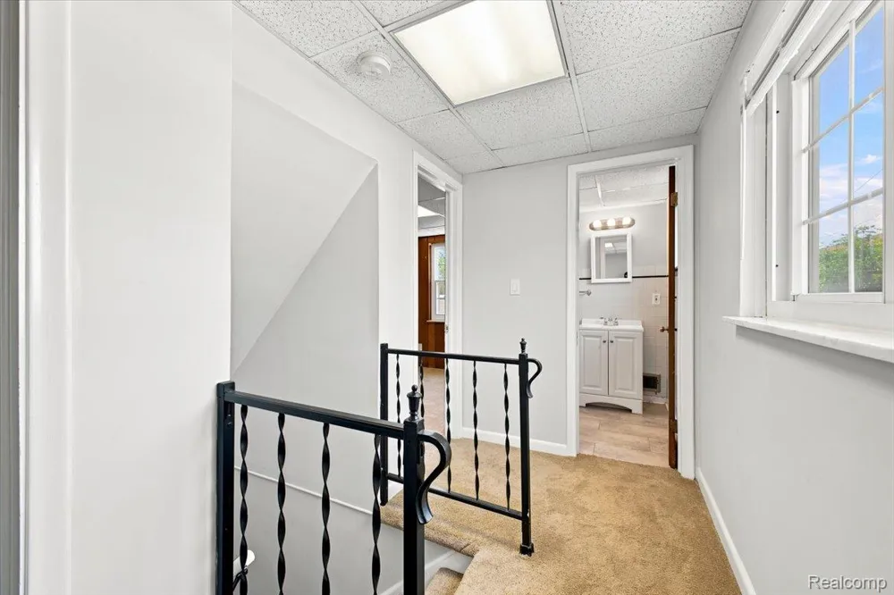 20691 Wedgewood Drive Grosse Pointe Woods City, MI 48236