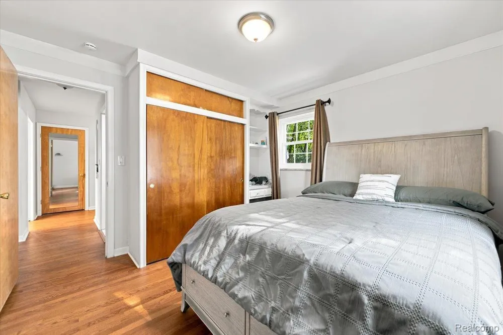 20691 Wedgewood Drive Grosse Pointe Woods City, MI 48236